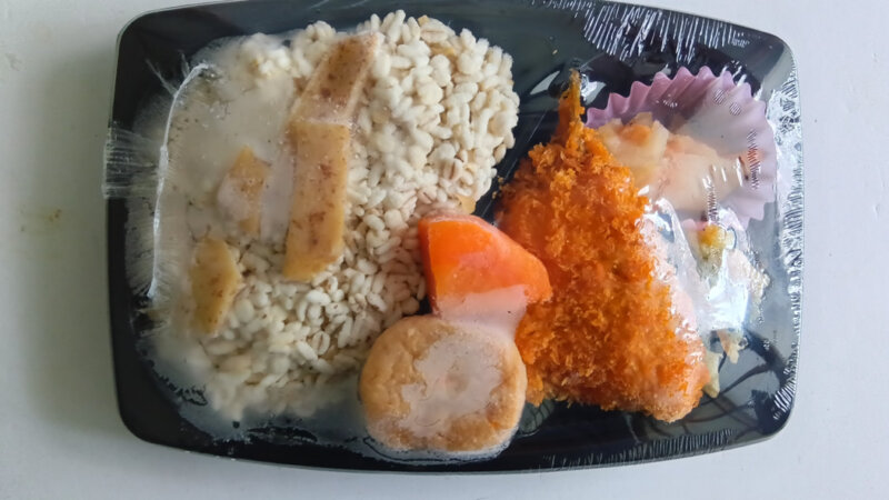 ビニールで包まれている